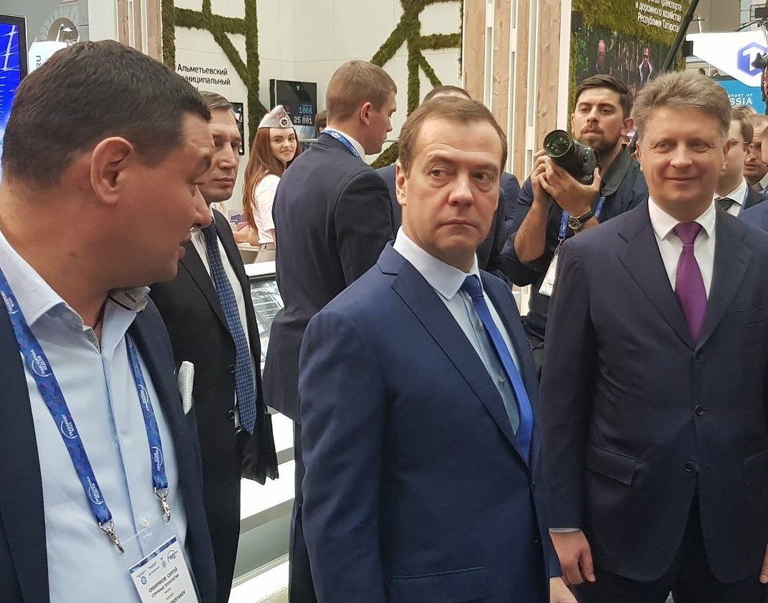 Dmitri Medvedev greets SkyWay